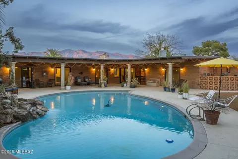 Exterior - 1952 E Lind Rd, Tucson, AZ 85719 photo 2 of 9