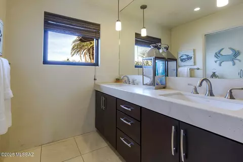 Bath - 1952 E Lind Rd, Tucson, AZ 85719 photo 4 of 5