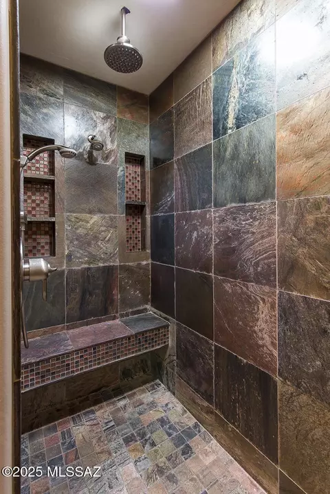 Bath - 1952 E Lind Rd, Tucson, AZ 85719 photo 2 of 5