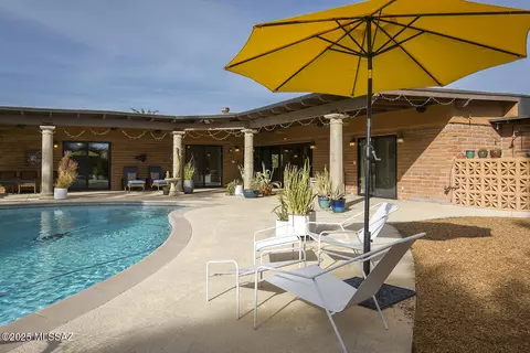Exterior - 1952 E Lind Rd, Tucson, AZ 85719 photo 3 of 9