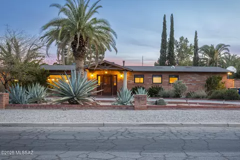 1952 E Lind Rd, Tucson, AZ 85719