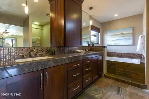 Bath - 1952 E Lind Rd, Tucson, AZ 85719 photo 1 of 5