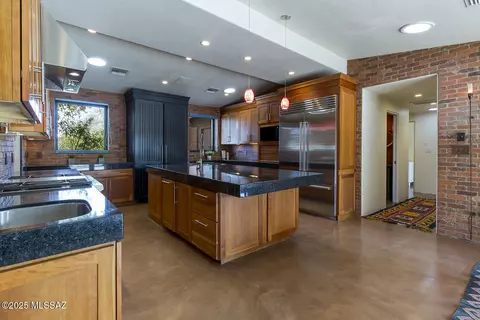 Kitchen - 1952 E Lind Rd, Tucson, AZ 85719 photo 3 of 8