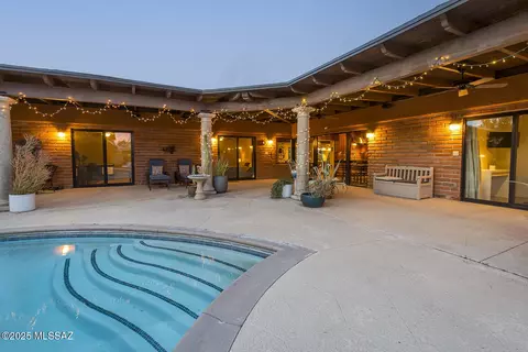 Exterior - 1952 E Lind Rd, Tucson, AZ 85719 photo 5 of 9