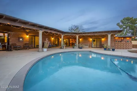 Exterior - 1952 E Lind Rd, Tucson, AZ 85719 photo 6 of 9