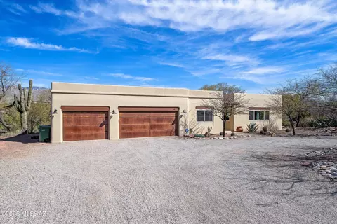 9771 E Kleindale Rd, Tucson, AZ 85749