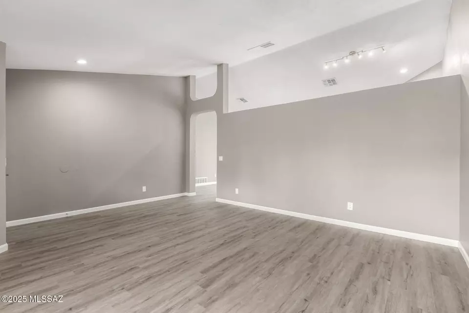 Living - 8661 N Star Grass Dr, Tucson, AZ 85742 photo 4 of 5