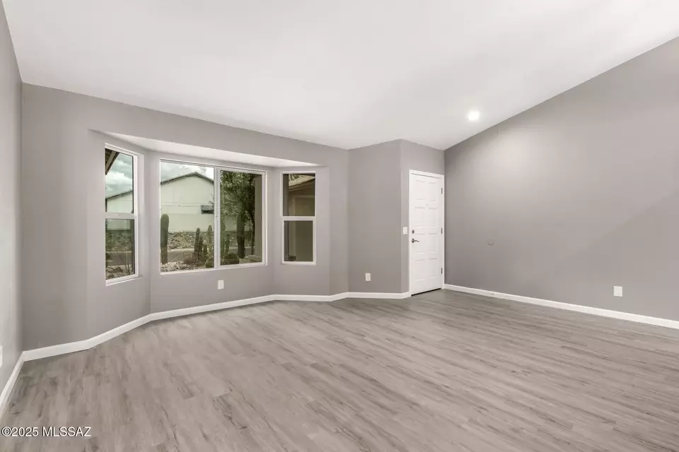 Living - 8661 N Star Grass Dr, Tucson, AZ 85742 photo 2 of 5
