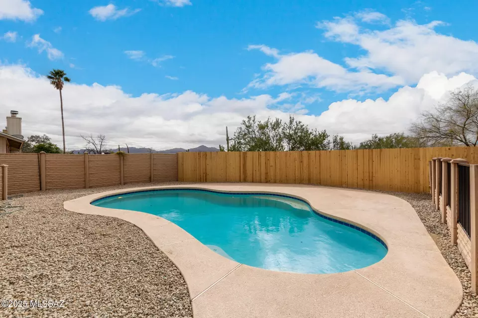 Exterior - 8661 N Star Grass Dr, Tucson, AZ 85742 photo 4 of 5