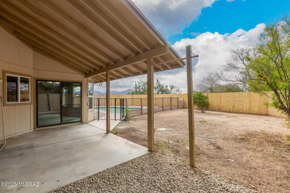 Exterior - 8661 N Star Grass Dr, Tucson, AZ 85742 photo 3 of 5
