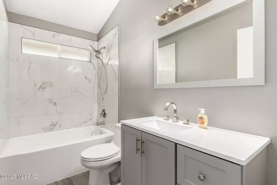 Bath - 8661 N Star Grass Dr, Tucson, AZ 85742 photo 2 of 2