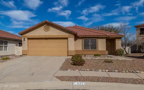 8497 E Hodgman Pl, Tucson, AZ 85747