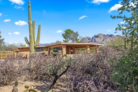 9310 N Raleigh Dr, Oro Valley, AZ 85704