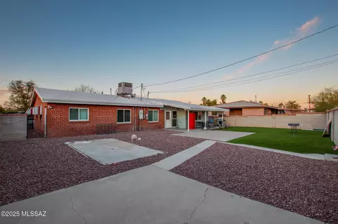 Exterior - 858 E Silver St, Tucson, AZ 85719 photo 8 of 8