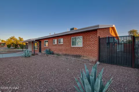 Exterior - 858 E Silver St, Tucson, AZ 85719 photo 2 of 8