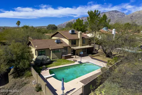 5670 N Via Umbrosa, Tucson, AZ 85750