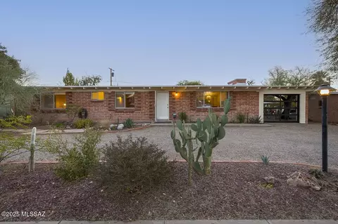 5232 E Hawthorne Pl, Tucson, AZ 85711