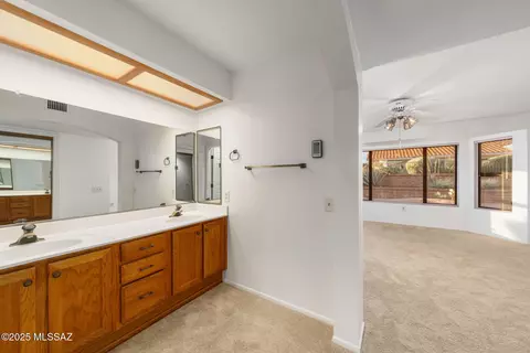Bath - 1133 E Haystack Dr, Oro Valley, AZ 85755 photo 1 of 1