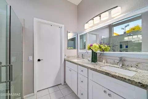 889 E Claridge Pl, Oro Valley, AZ 85755 photo 17