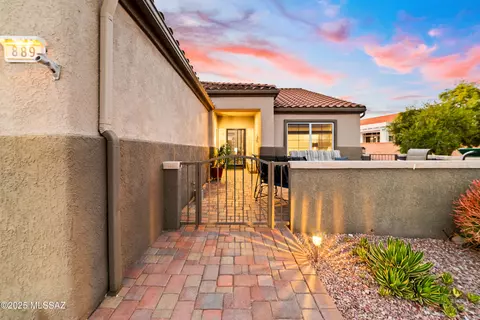 889 E Claridge Pl, Oro Valley, AZ 85755 photo 2