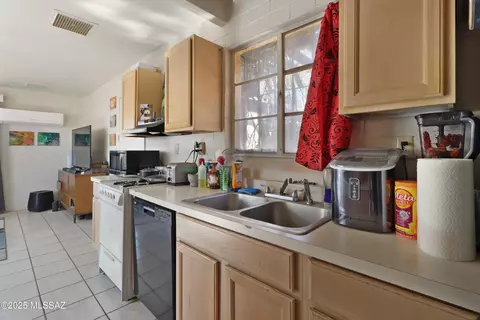 Kitchen - 3250 E Fairmount St, Tucson, AZ 85716 photo 5 of 6