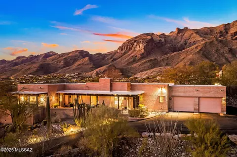 6976 N Finger Rock Pl, Tucson, AZ 85718