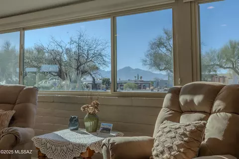 331 N Calle De Las Banderolas, Green Valley, AZ 85614