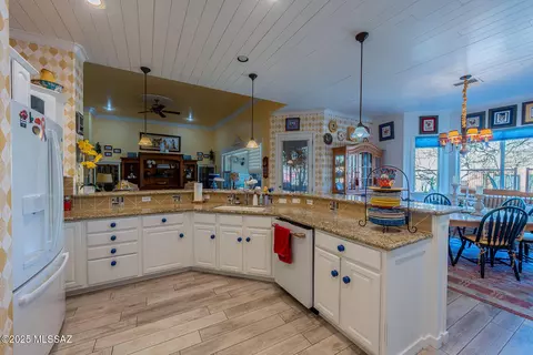 Kitchen - 10653 E Mary Stephey Pl, Tucson, AZ 85747 photo 4 of 9