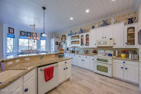 Kitchen - 10653 E Mary Stephey Pl, Tucson, AZ 85747 photo 3 of 9