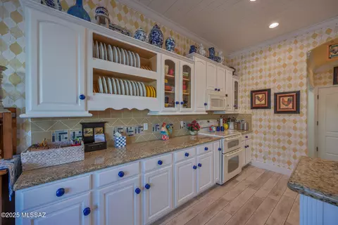 Kitchen - 10653 E Mary Stephey Pl, Tucson, AZ 85747 photo 2 of 9