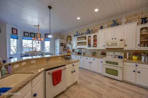 Kitchen - 10653 E Mary Stephey Pl, Tucson, AZ 85747 photo 6 of 9