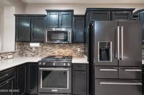 Kitchen - 10386 E Valley Quail Dr, Tucson, AZ 85747 photo 2 of 3