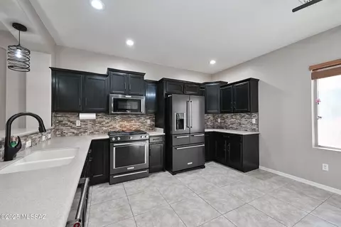 Kitchen - 10386 E Valley Quail Dr, Tucson, AZ 85747 photo 3 of 3