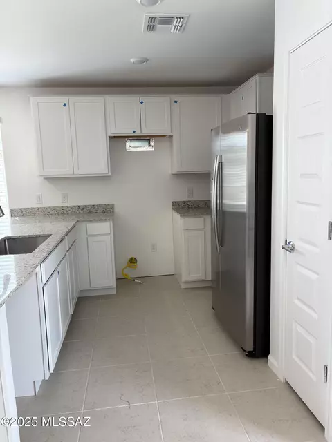 Kitchen - 12842 E Daisy Moore Pl, Vail, AZ 85641 photo 4 of 4