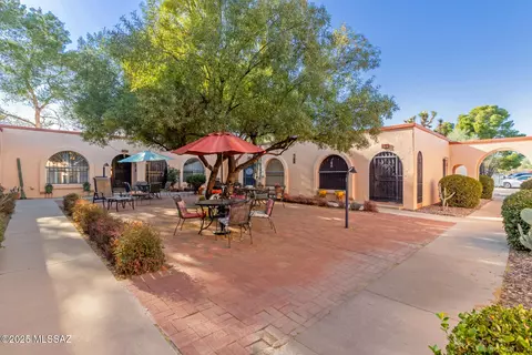 175 W Calle Del Ano, Green Valley, AZ 85614