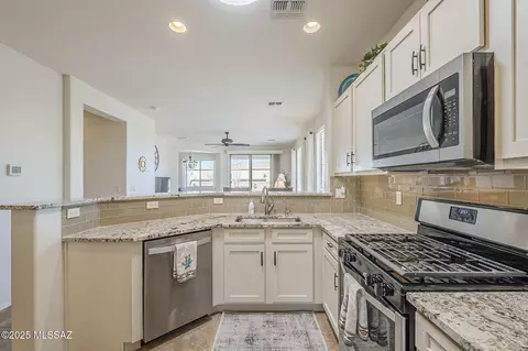 1006 W Pastora Peak Dr, Green Valley, AZ 85614