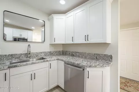 2965 W Christopher Dr, Tucson, AZ 85746 photo 7