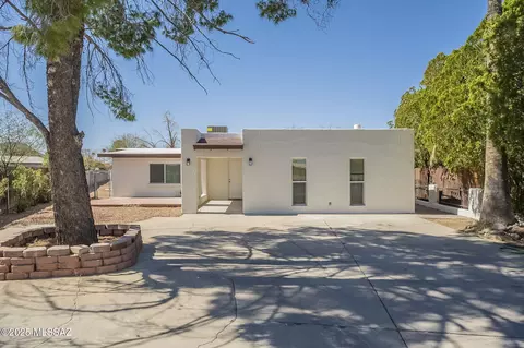 2965 W Christopher Dr, Tucson, AZ 85746 photo 2