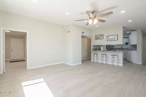 2965 W Christopher Dr, Tucson, AZ 85746 photo 4