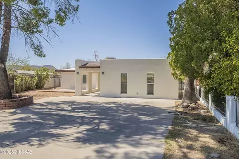 2965 W Christopher Dr, Tucson, AZ 85746