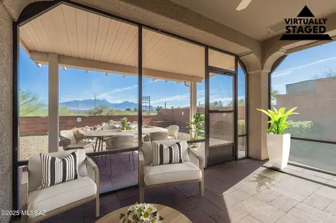 242 N Royal Bell Dr, Green Valley, AZ 85614