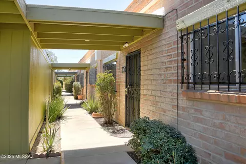 Exterior - 35 E Pastime Rd, Tucson, AZ 85705 photo 8 of 12