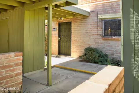 Exterior - 35 E Pastime Rd, Tucson, AZ 85705 photo 11 of 12