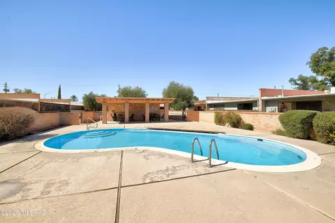Exterior - 35 E Pastime Rd, Tucson, AZ 85705 photo 7 of 12