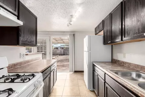 3242 E 27th St, Tucson, AZ 85713