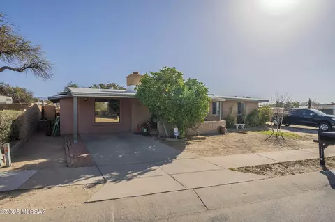 7450 N Jensen Pl, Tucson, AZ 85741