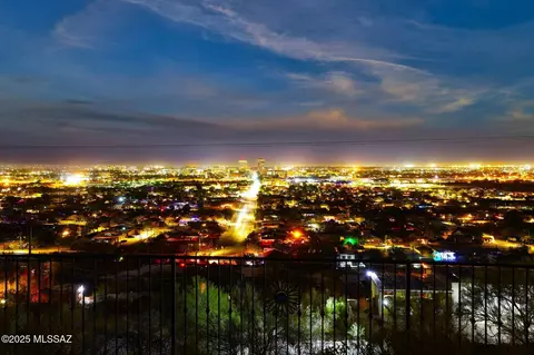 2 S Panorama Cir, Tucson, AZ 85745