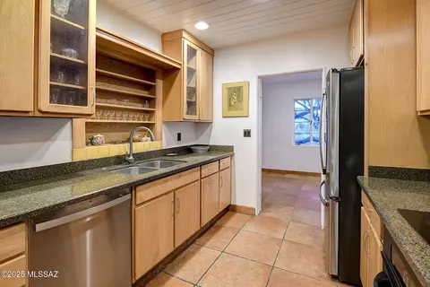 Kitchen - 3922 E Cooper St, Tucson, AZ 85711 photo 2 of 4