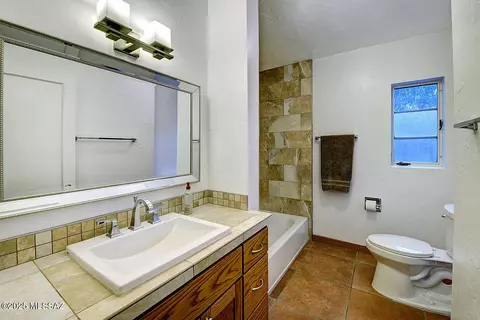 Bath - 3922 E Cooper St, Tucson, AZ 85711 photo 2 of 3
