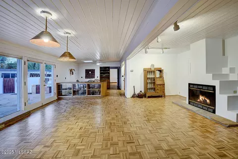 Living - 3922 E Cooper St, Tucson, AZ 85711 photo 2 of 9
